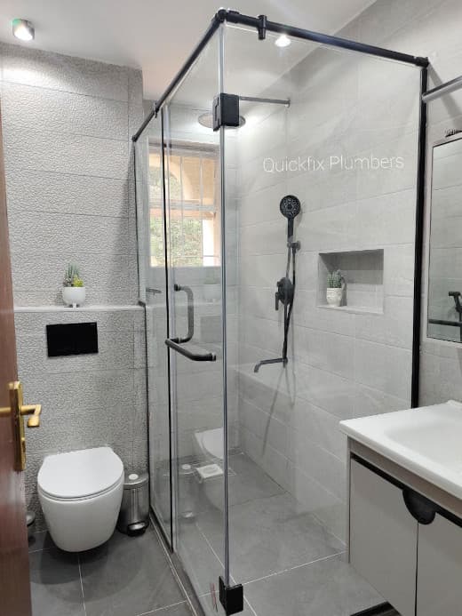 Glass shower cubicle