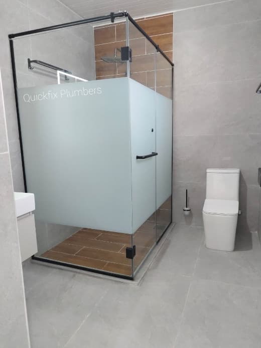 Shower screen with Film / Frosted glass